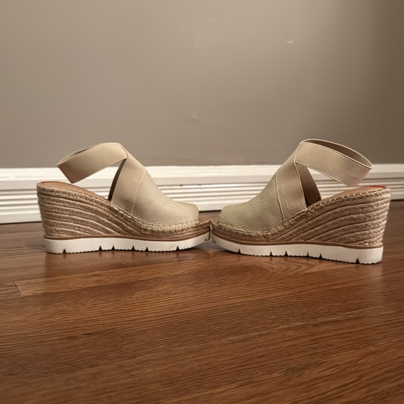 Kenneth Cole Gentle Souls Wedge Platform. White sneaker like bottom. Tan color. - Picture 3 of 10